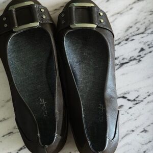 A Classy Chic Boutique Brown Flats with Elegant Buckle